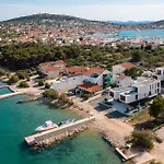 Gorgeous Apartment In Betina With Wifi