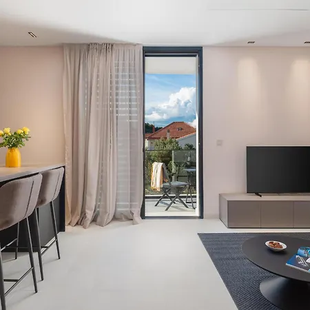 Apartment Gorgeous Apartment In Betina With Wifi *