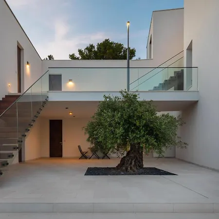 Gorgeous Apartment In Betina With Wifi