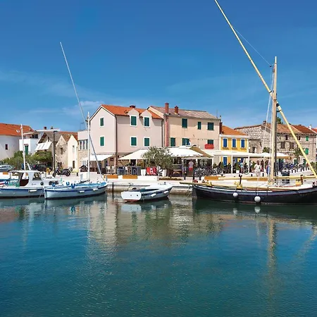 Gorgeous Apartment In Betina With Wifi